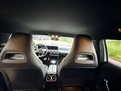 Mercedes-Benz A 180 d AMG Line — Diesel efficient, design premium, kilométrage modéré — Miniatura 10