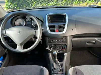 Peugeot 206 1.4 Trendy — Citadine fiable et économique, 156 000 km — intérieur