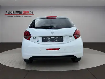 Peugeot 208 1.2 PureTech Access — Citadine fiable, équipée et économe — dashboard