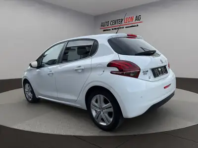 Peugeot 208 1.2 PureTech Access — Citadine fiable, équipée et économe — interior