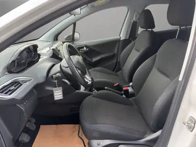 Peugeot 208 1.2 PureTech Access — Citadine fiable, équipée et économe — Thumbnail 9