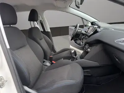 Peugeot 208 1.2 PureTech Access — Citadine fiable, équipée et économe — Thumbnail 17