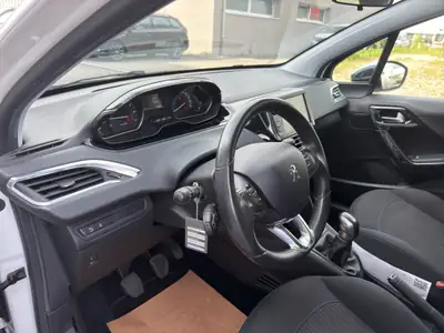 Peugeot 208 1.2 PureTech Access — Citadine fiable, équipée et économe — Thumbnail 24