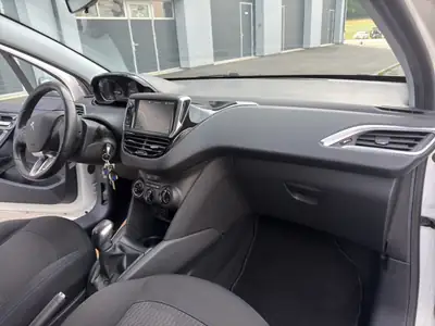 Peugeot 208 1.2 PureTech Access — Citadine fiable, équipée et économe — Thumbnail 23