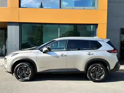 Nissan X-Trail 1.5 VC-T N-Connecta e-4orce — SUV 7 places hybride essence, 20'000 km seulement — Außenansicht