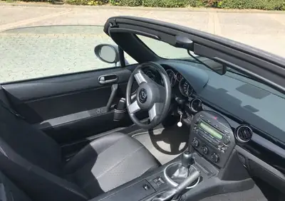 Mazda MX-5 1.8 Confort — Cabriolet mythique, youngtimer fiable et ludique — côté