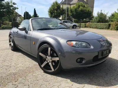 Mazda MX-5 1.8 Confort — Cabriolet mythique, youngtimer fiable et ludique — intérieur