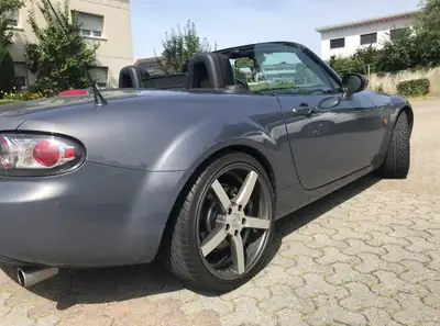 Mazda MX-5 1.8 Confort — Cabriolet mythique, youngtimer fiable et ludique — tableau de bord