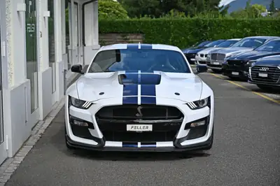 Ford Mustang Shelby GT500 — Muscle car légendaire, état quasi neuf et kilométrage minimal — Heckansicht