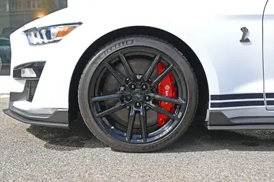 Ford Mustang Shelby GT500 — Muscle car légendaire, état quasi neuf et kilométrage minimal — Miniatur 7