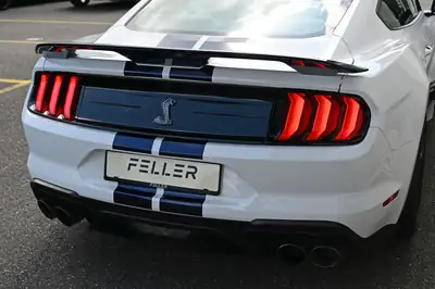 Ford Mustang Shelby GT500 — Muscle car légendaire, état quasi neuf et kilométrage minimal — Miniatur 13