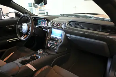 Ford Mustang Shelby GT500 — Muscle car légendaire, état quasi neuf et kilométrage minimal — Miniatur 17