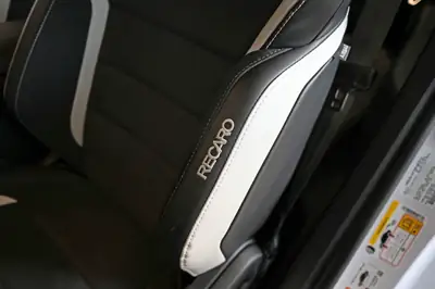 Ford Mustang Shelby GT500 — Muscle car légendaire, état quasi neuf et kilométrage minimal — Miniatur 24