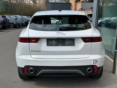Jaguar E-PACE 2.0 T 200 S AWD — SUV compact premium, traction intégrale, 129'000 km — Armaturenbrett