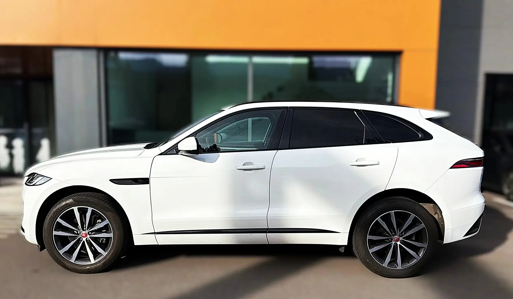 Jaguar F-Pace 2.0 I4 250 R-Dynamic SE AWD — SUV premium 49'000 km, tout équipé