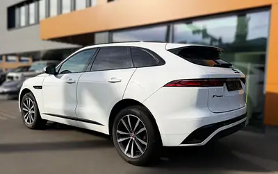 Jaguar F-Pace 2.0 I4 250 R-Dynamic SE AWD — SUV premium 49'000 km, tout équipé — Innenraum