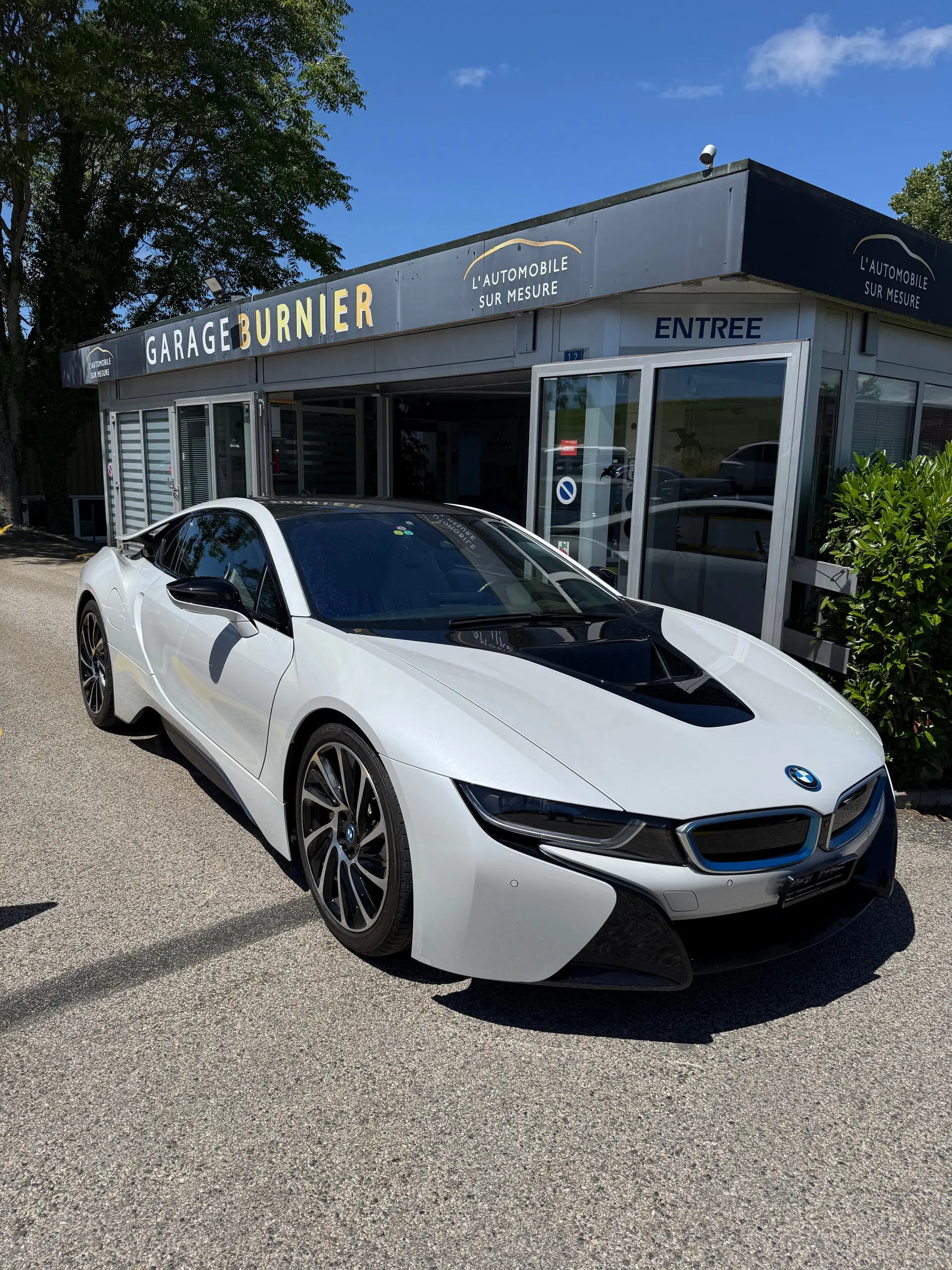 BMW i8 Coupé — Le sportif hybride rechargeable qui révolutionne la performance écologique