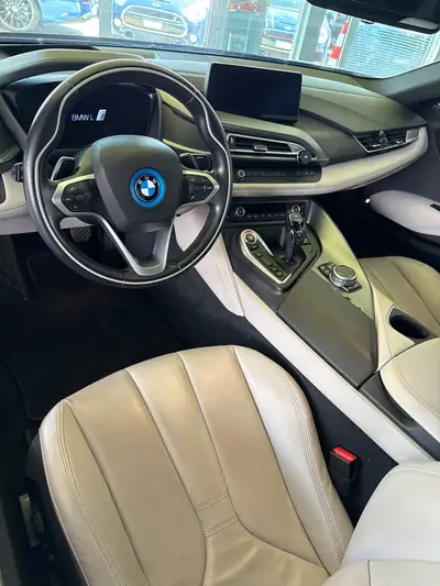 BMW i8 Coupé — Le sportif hybride rechargeable qui révolutionne la performance écologique — Miniatur 9