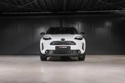 Toyota Yaris Cross 1.5 GR Sport e-CVT — Petit SUV hybride performant, 30 500 km seulement — arrière