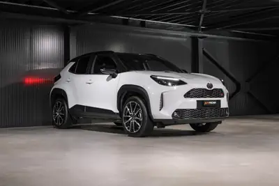 Toyota Yaris Cross 1.5 GR Sport e-CVT — Petit SUV hybride performant, 30 500 km seulement — tableau de bord