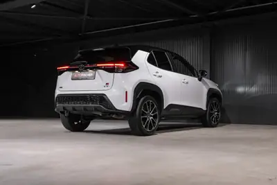 Toyota Yaris Cross 1.5 GR Sport e-CVT — Petit SUV hybride performant, 30 500 km seulement — Miniature 7