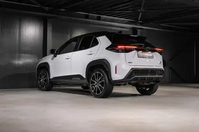 Toyota Yaris Cross 1.5 GR Sport e-CVT — Petit SUV hybride performant, 30 500 km seulement — Miniature 8