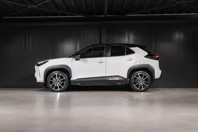 Toyota Yaris Cross 1.5 GR Sport e-CVT — Petit SUV hybride performant, 30 500 km seulement — Miniature 9