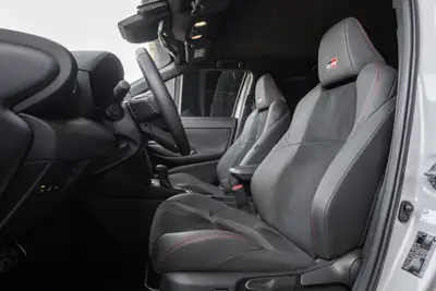 Toyota Yaris Cross 1.5 GR Sport e-CVT — Petit SUV hybride performant, 30 500 km seulement — Miniature 10
