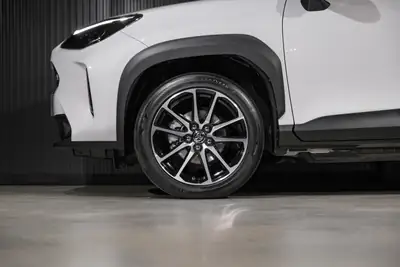 Toyota Yaris Cross 1.5 GR Sport e-CVT — Petit SUV hybride performant, 30 500 km seulement — Miniature 27