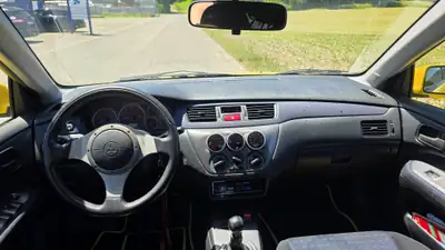 Mitsubishi Lancer Evolution VIII 2.0 T — Légende sportive iconique, historique complet depuis 2009 — Miniature 7