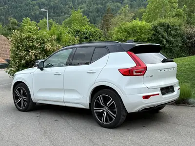 Volvo XC40 D4 AWD R-Design — SUV compact dynamique, diesel efficace, 72 500 km — interior