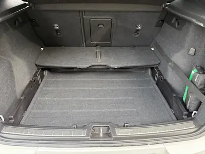 Volvo XC40 D4 AWD R-Design — SUV compact dynamique, diesel efficace, 72 500 km — Thumbnail 8