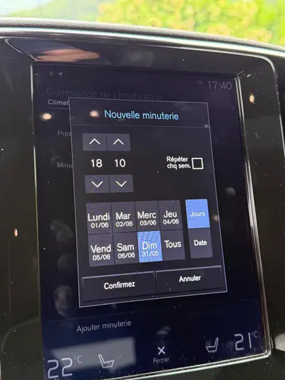 Volvo XC40 D4 AWD R-Design — SUV compact dynamique, diesel efficace, 72 500 km — Thumbnail 11