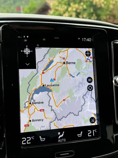 Volvo XC40 D4 AWD R-Design — SUV compact dynamique, diesel efficace, 72 500 km — Thumbnail 12