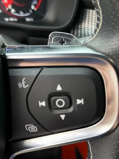 Volvo XC40 D4 AWD R-Design — SUV compact dynamique, diesel efficace, 72 500 km — Thumbnail 14