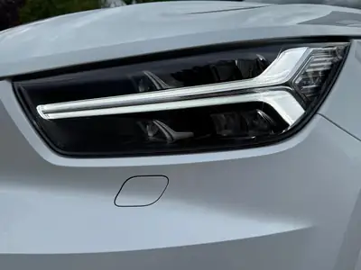 Volvo XC40 D4 AWD R-Design — SUV compact dynamique, diesel efficace, 72 500 km — Thumbnail 15