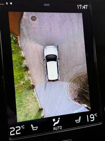 Volvo XC40 D4 AWD R-Design — SUV compact dynamique, diesel efficace, 72 500 km — Thumbnail 18