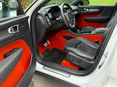 Volvo XC40 D4 AWD R-Design — SUV compact dynamique, diesel efficace, 72 500 km — Thumbnail 16