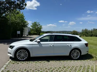 Skoda Superb 2.0 TDI 190 4x4 — Break robuste, traction intégrale et équipement premium — rear view