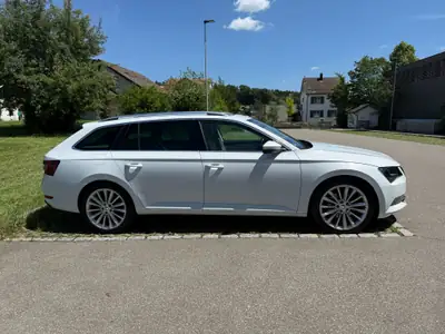 Skoda Superb 2.0 TDI 190 4x4 — Break robuste, traction intégrale et équipement premium — side view