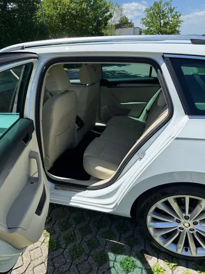 Skoda Superb 2.0 TDI 190 4x4 — Break robuste, traction intégrale et équipement premium — Thumbnail 12
