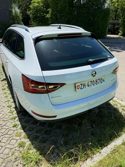 Skoda Superb 2.0 TDI 190 4x4 — Break robuste, traction intégrale et équipement premium — Thumbnail 11