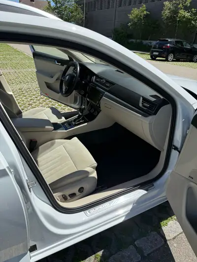 Skoda Superb 2.0 TDI 190 4x4 — Break robuste, traction intégrale et équipement premium — Thumbnail 13