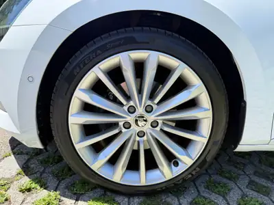 Skoda Superb 2.0 TDI 190 4x4 — Break robuste, traction intégrale et équipement premium — Thumbnail 17