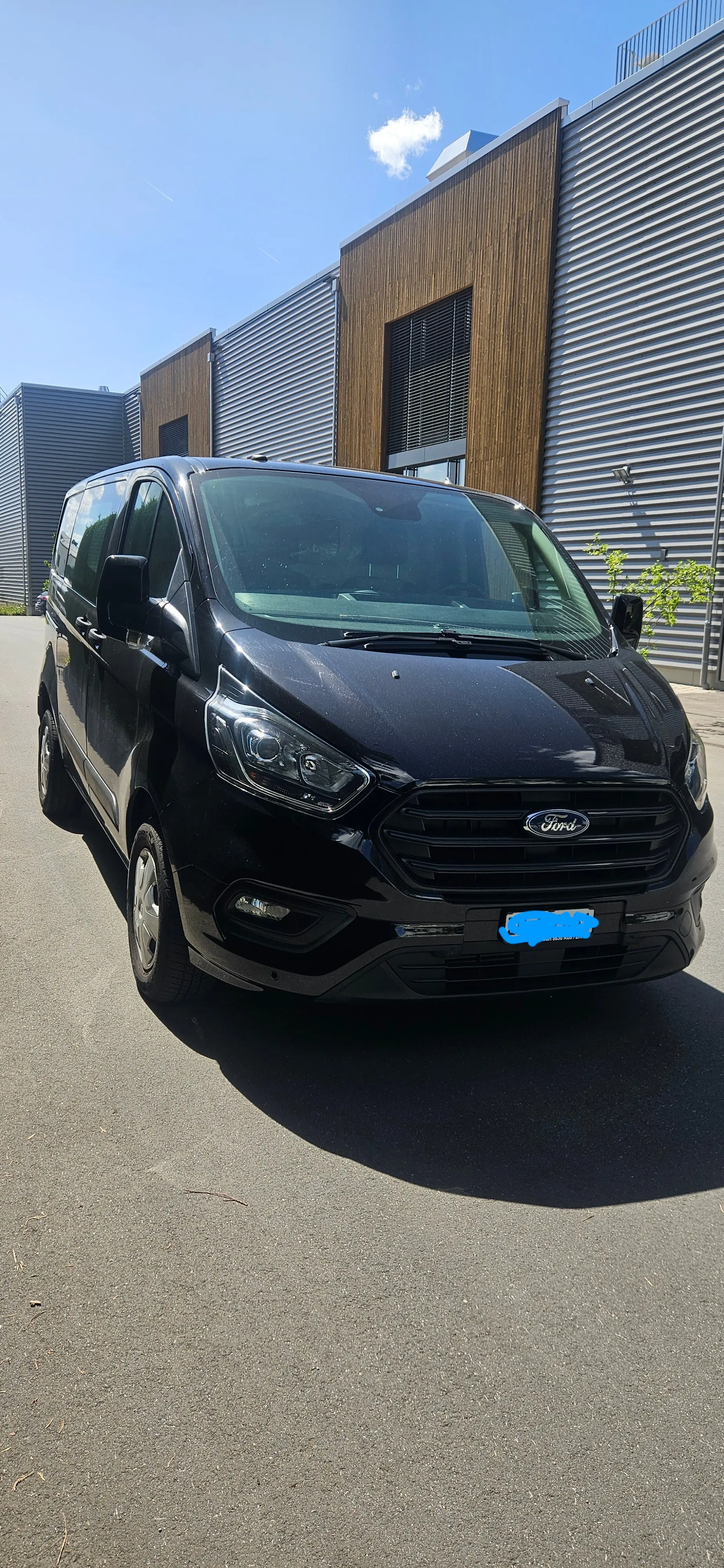 Ford Transit Custom 2.0 TDCi 105 — Utilitaire fiable, kilométrage modéré — Außenansicht