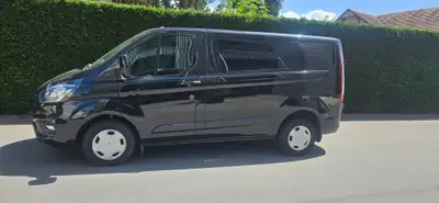 Ford Transit Custom 2.0 TDCi 105 — Utilitaire fiable, kilométrage modéré — Heckansicht