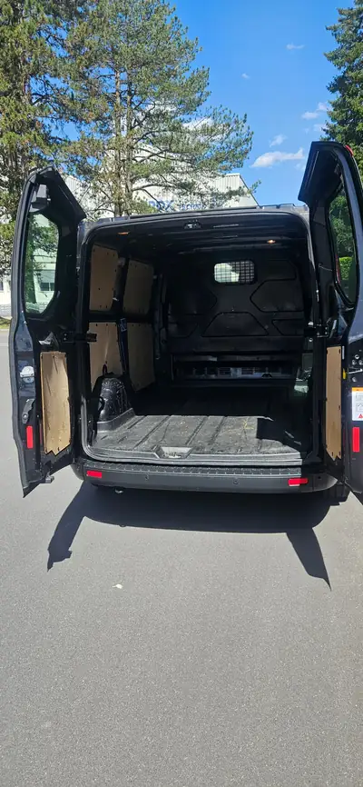 Ford Transit Custom 2.0 TDCi 105 — Utilitaire fiable, kilométrage modéré — Armaturenbrett