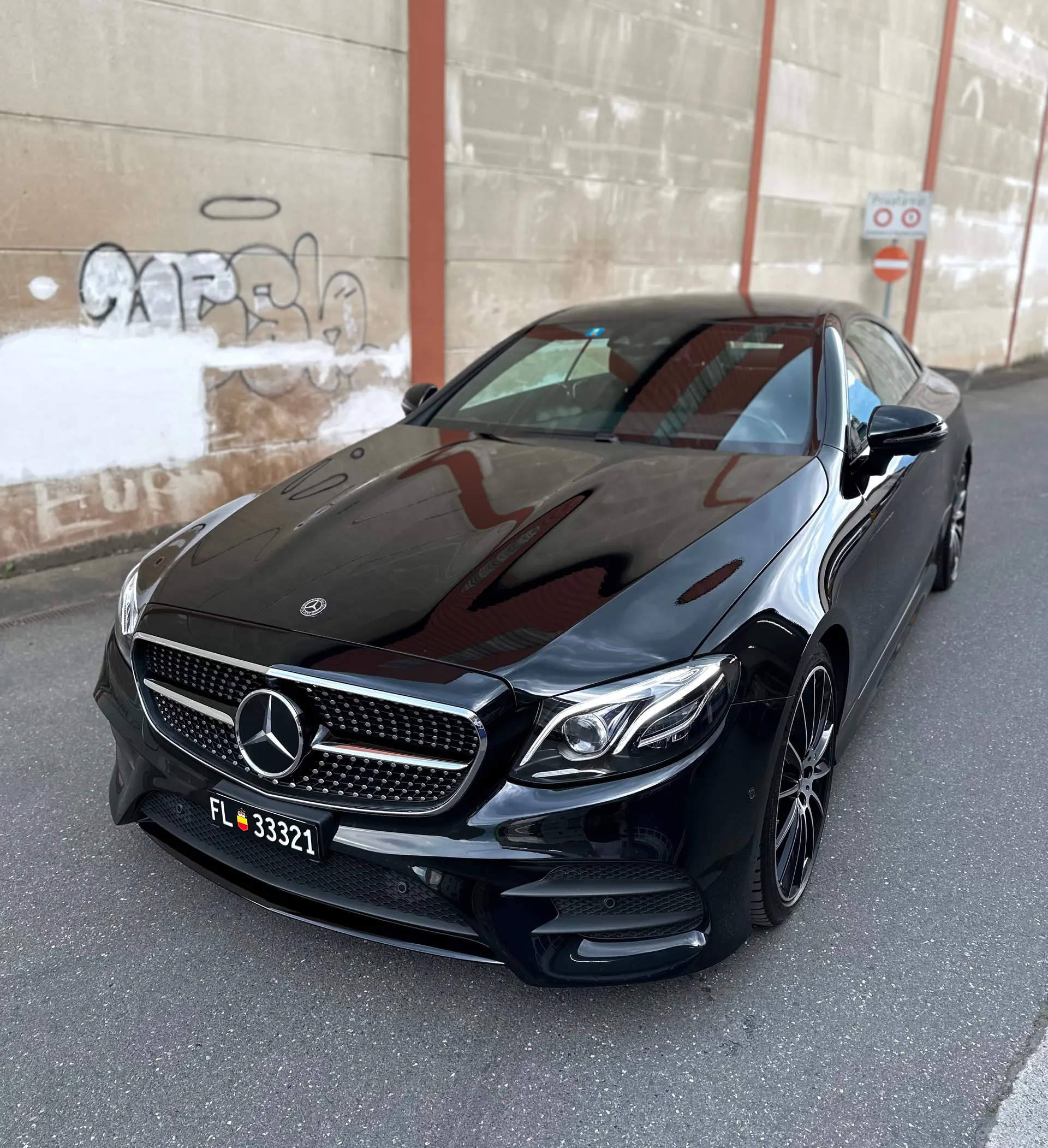 Mercedes-Benz E 450 AMG Line Coupé — Élégance sportive 4x4 avec 367 ch et équipements premium — vue extérieure