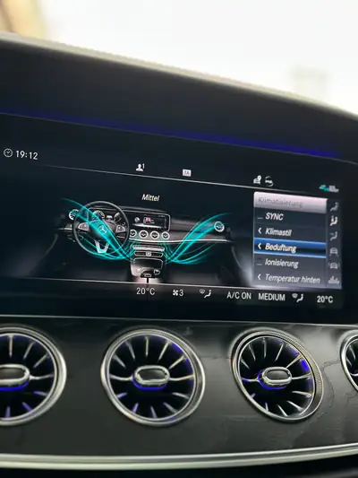 Mercedes-Benz E 450 AMG Line Coupé — Élégance sportive 4x4 avec 367 ch et équipements premium — Miniature 9