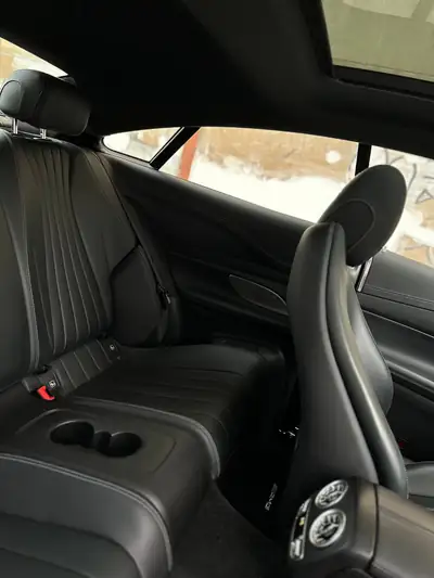 Mercedes-Benz E 450 AMG Line Coupé — Élégance sportive 4x4 avec 367 ch et équipements premium — Miniature 14